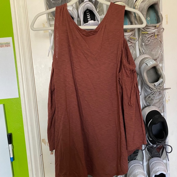 OBO! Express Cold Shoulder Women's Top - Picture 3 of 5